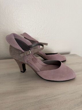 Aerosols Classic Mary Jane Suede Heels in Dusty Rose size 9 M
